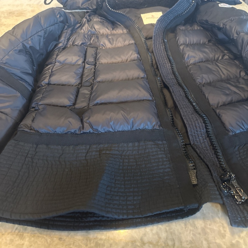 Moncler Black Puffer Jacket Weather-Resistant Quilted Design